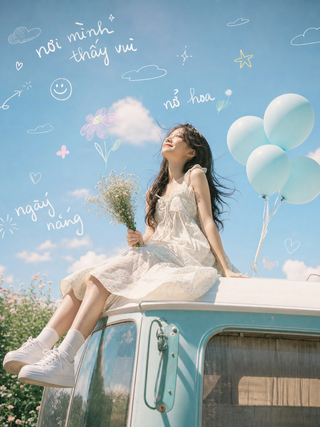 Cô gái trên nóc van xanh giữa trời pastel mộng mơ
