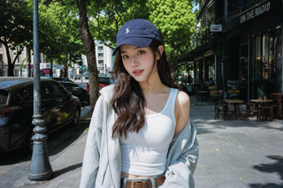 Chân dung phụ nữ trên phố phong cách ảnh phim