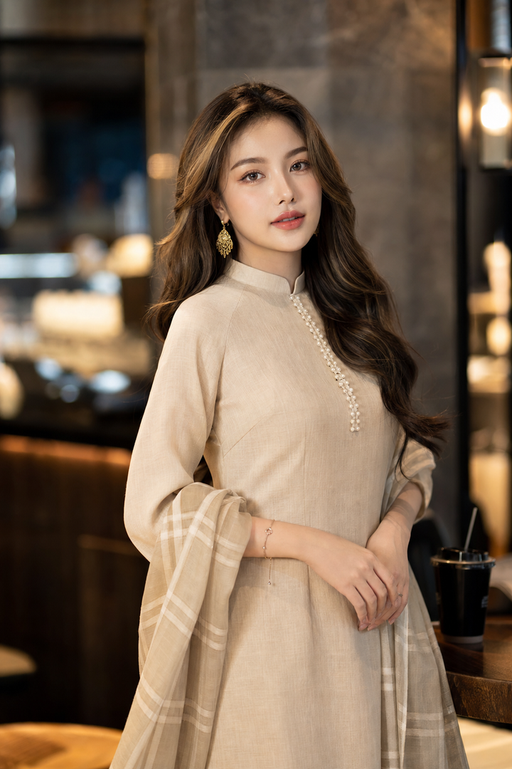 Chân dung áo dài be trong quán cafe